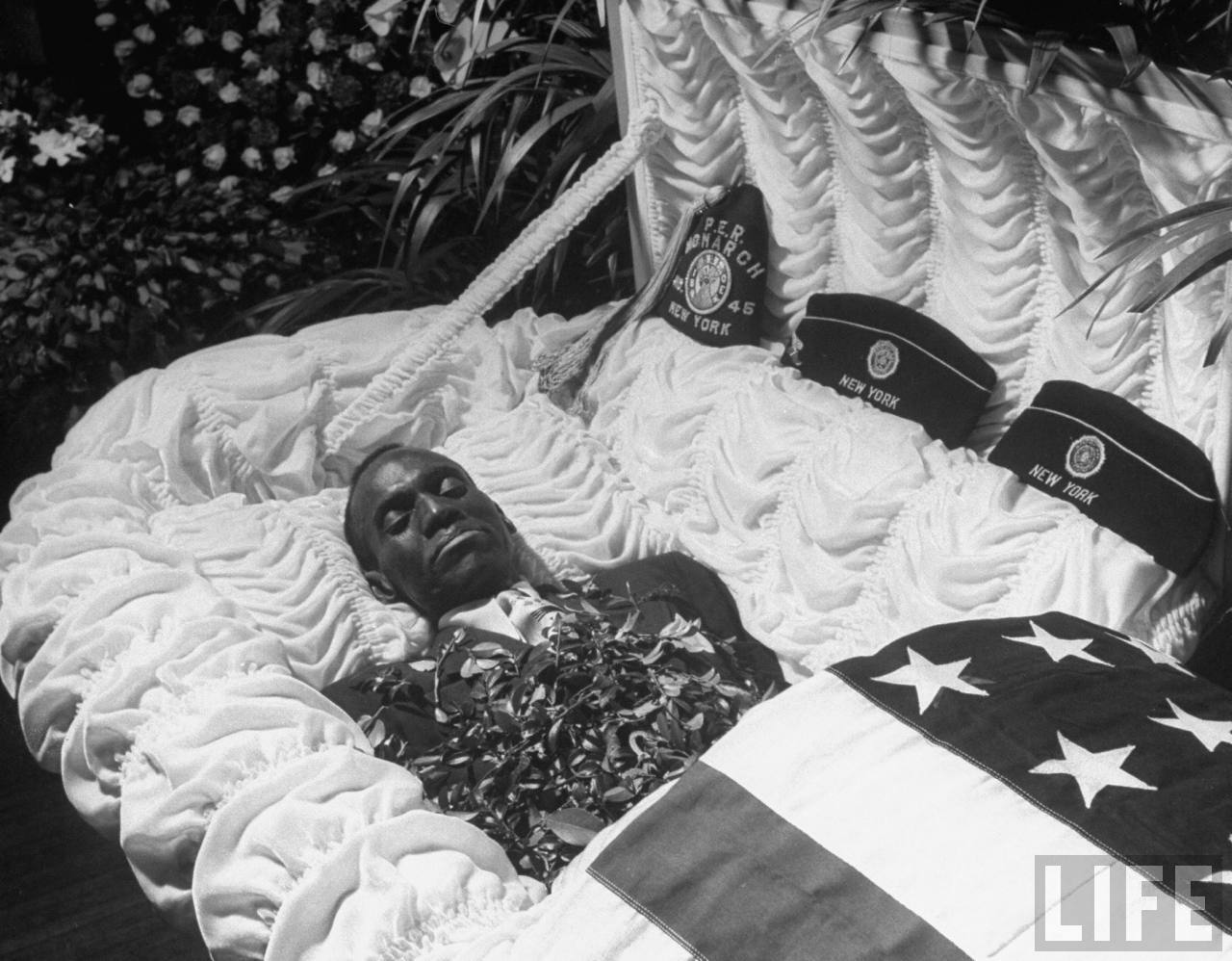 Robinson Bill enterrement LIFE.jpg