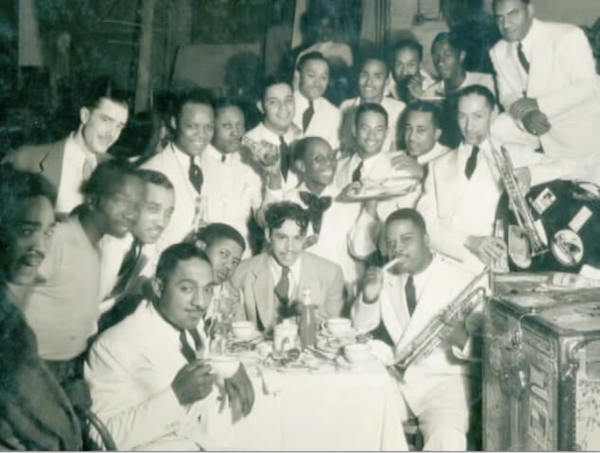 1934 DR Orchestre et Cab sur paquebot_.jpg